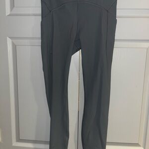 Lululemon Size 8 Power Thru High-Rise Tight 25” in Rhino Grey 🩶